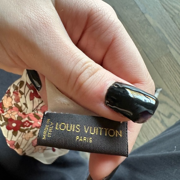 Louis Vuitton Purse Scarf - Picture 3 of 4
